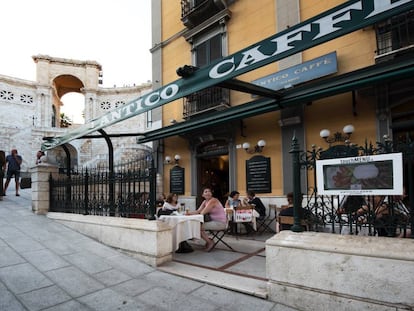 La terraza del Antico Caffè, en Cagliari. 