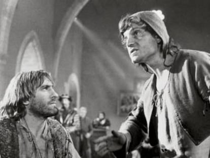 Tch&eacute;ky Karyo y G&eacute;rard Depardieu en &#039;El regreso de Martin Guerre&#039;.