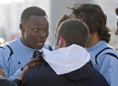 Kameni se encara con el aficionado durante el incidente de ayer.