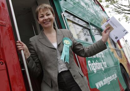 Caroline Lucas, líder del Partido Verde, poco antes de depositar su voto en Brighton.