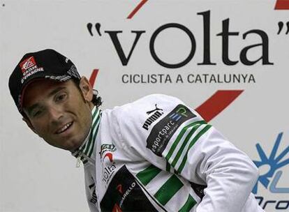 Alejandro Valverde posa en el podio.