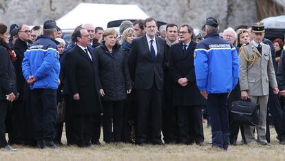 El jefe del Gobierno espa?ol, Mariano Rajoy, junto al presidente de Francia, Fran?ois Hollande, la canciller alemana, Angela Merkel, y el presidente de la Generalitat, Artur Mas, en Seyne (Francia).