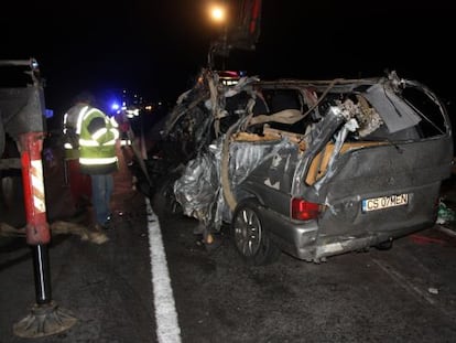 Una furgoneta involucrada en un accidente en la carretera N-II, a la altura de Figueres.