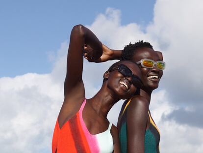 Dries Van Noten pide vestir un verano «fresco y optimista»