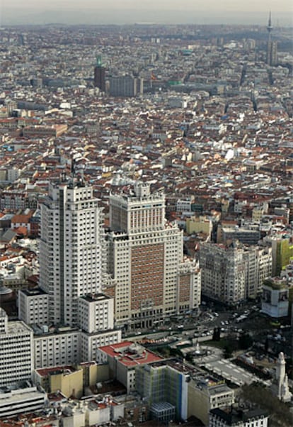 Torre de Madrid (izquierda) y Edificio España.