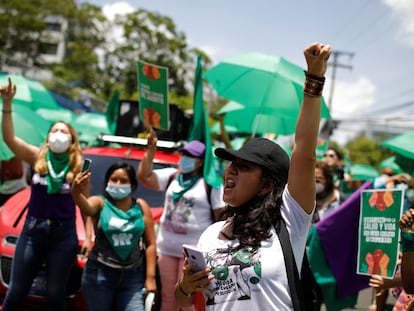 Una manifestación feminista, el 28 de mayo en San Salvador.