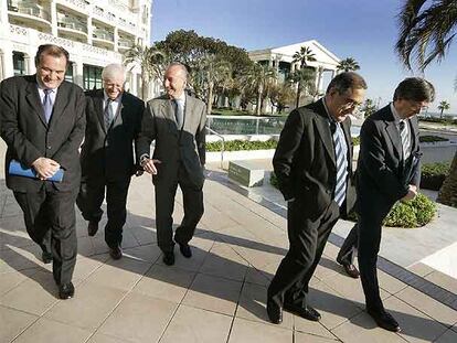 Mariano Navas, José Ramón García Antón, Rafael Aznar, Joaquim Nadal y Joaquim Coello, ayer en el hotel Las Arenas de Valencia.