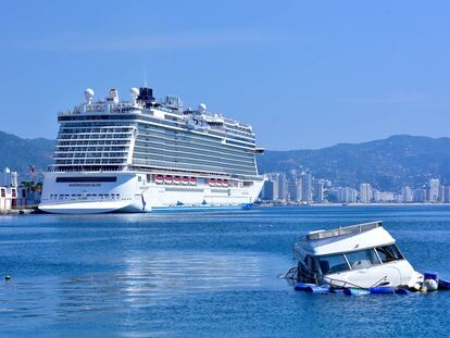 El crucero Norwegian Bliss en el puerto de Acapulco, el 17 de enero.