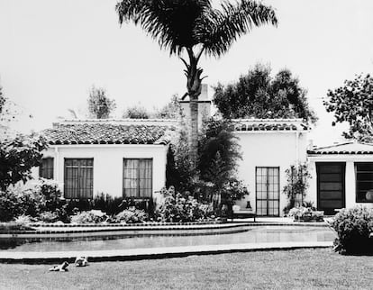 The courtyard of Marilyn Monroe's Hollywood home, in a 1962 image.