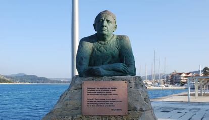 Monument a Nikos Kavadias.