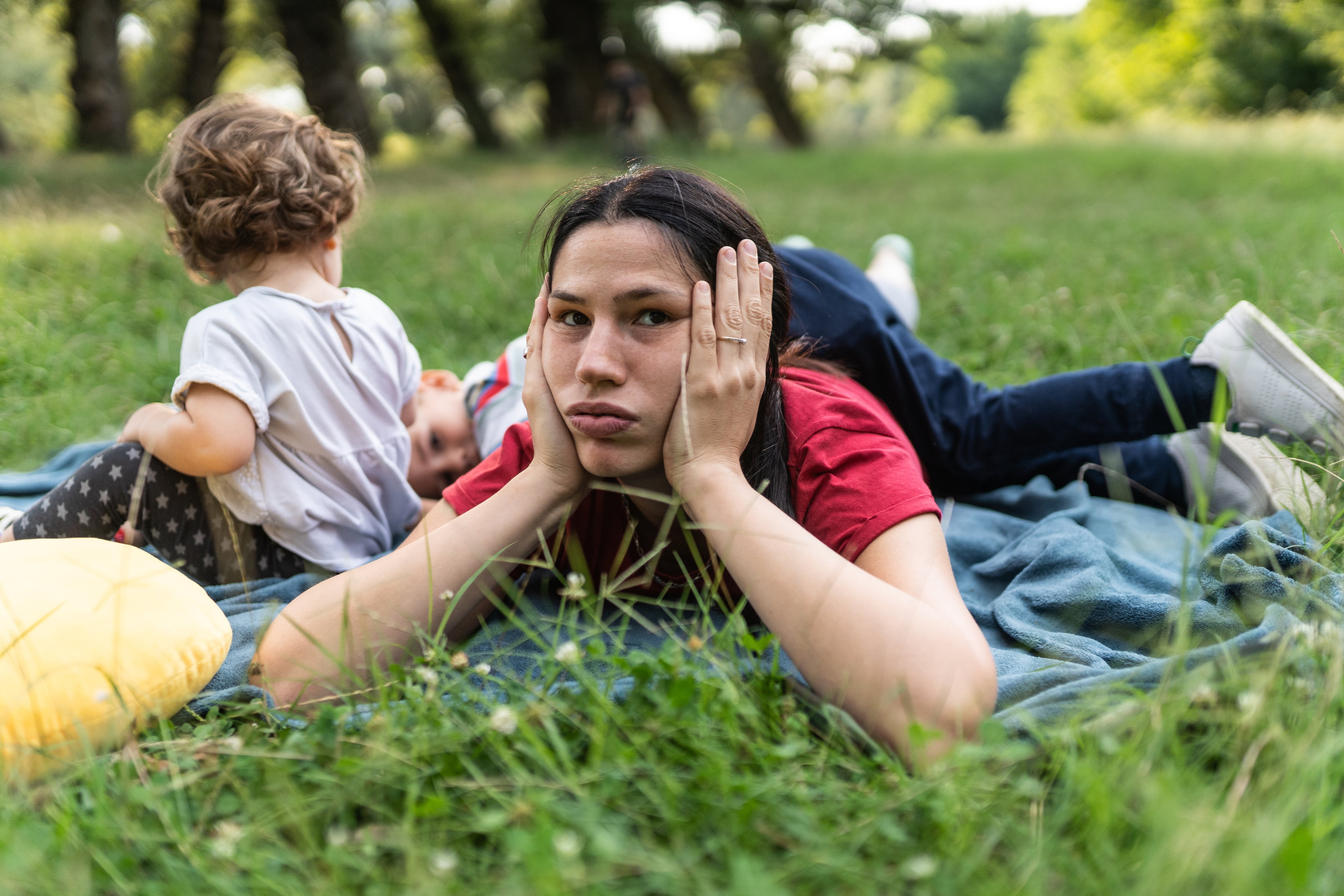 La cara B de los veranos con hijos: enormes expectativas y agotamiento emocional