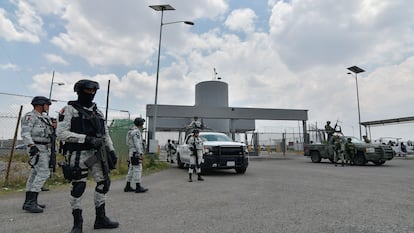 Elementos de la Guardia Nacional frente a la prisión de Almoloya de Juárez , en el Estado México, en mayo de 2023.