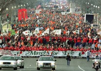 Miles de personas participan en una manifestación antiabortista en Washington.