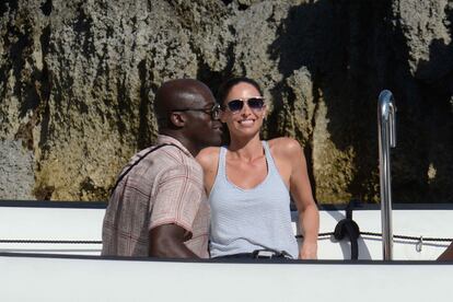 El cantante Seal se rinde a Capri para navegar junto a Erica Packer