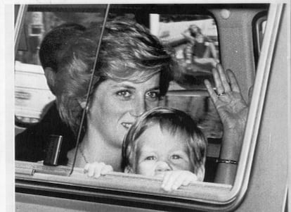 Enrique de Inglaterra y Diana de Gales durante su visita a Mallorca invitados por los Reyes de España, el 7 de agosto de 1986.