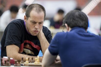 Paco Vallejo, durante su partida con Maxime Vachier-Lagrave