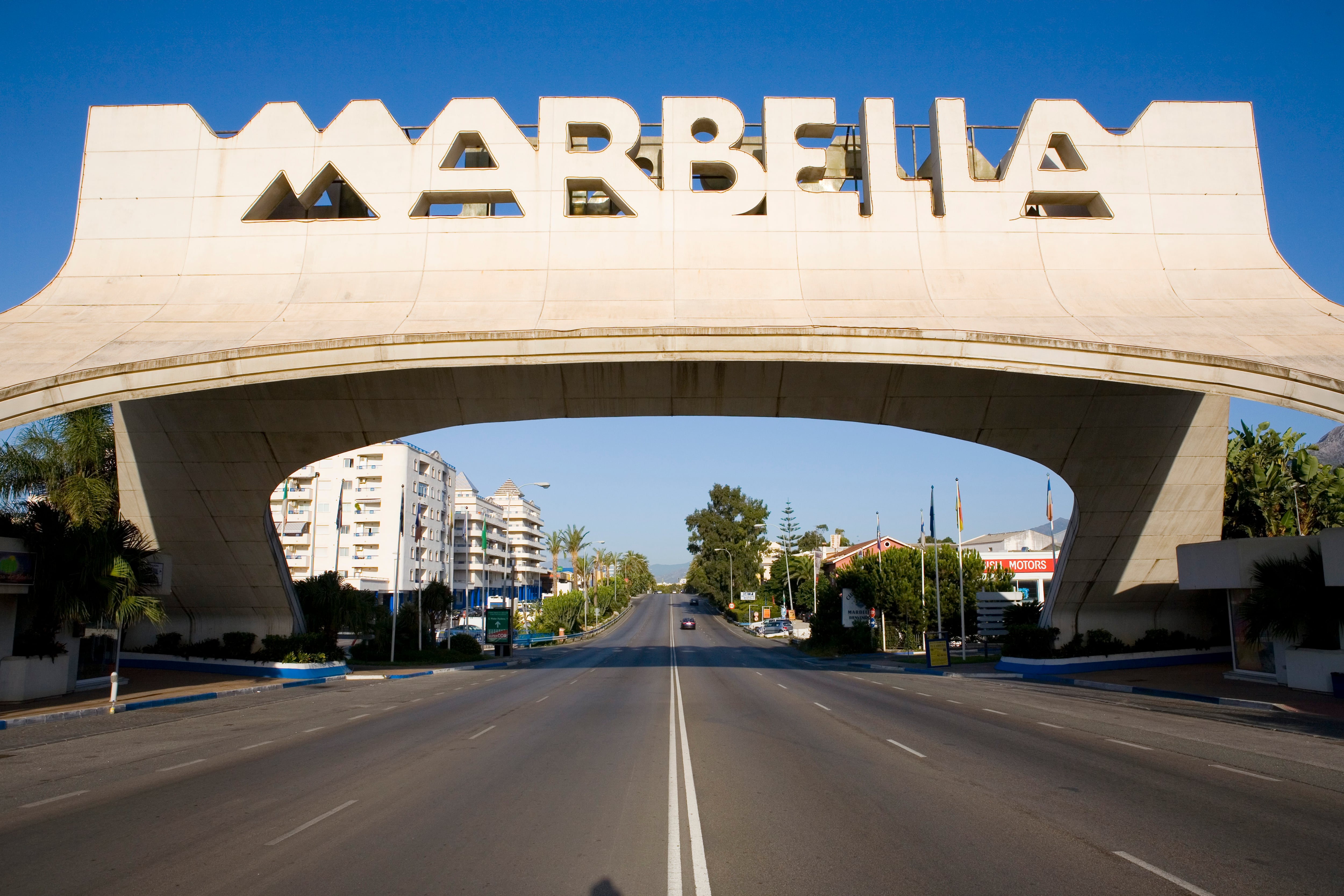 La Guardia Civil sanciona a una pareja de turistas que mantenía relaciones sexuales mientras circulaba por la A-7 en Marbella