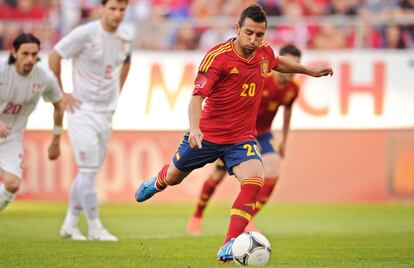 Santi Cazorla marca el 2 a 0.