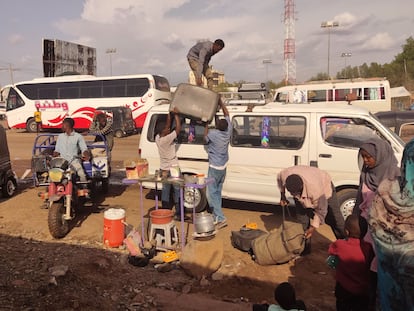 Displaced Sudanese arrive in the eastern Sudanese town of Gadarif on Monday.