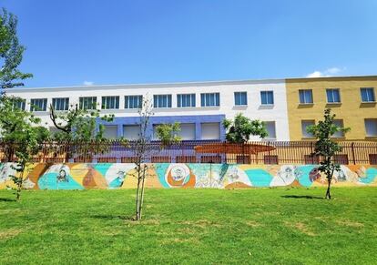 Fachada del colegio Perú, en el distrito madrileño de Carabanchel.