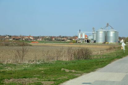 Los alrededores de Tovarnik, localidad de casas bajas que vive principalmente de la agricultura.