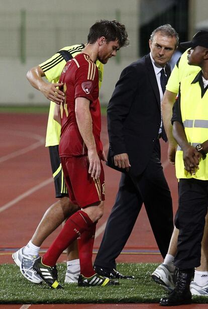 Xabi Alonso se retira lesionado