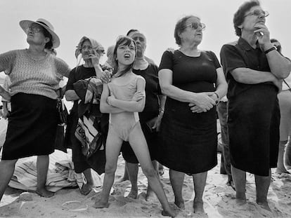 Las espectadoras. Sao Bartolomeu do Mar, Portugal (1998).