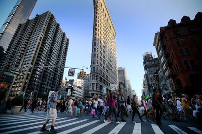 Spiderman creció en Forest Hills, un barrio de Queens, junto a su tía May y el Daily Bugle, el único periódico que publicaba imágenes del superhéroe, se situó en el estilizado Flat Iron, entre la Quinta Avenida y Broadway (en la imagen).