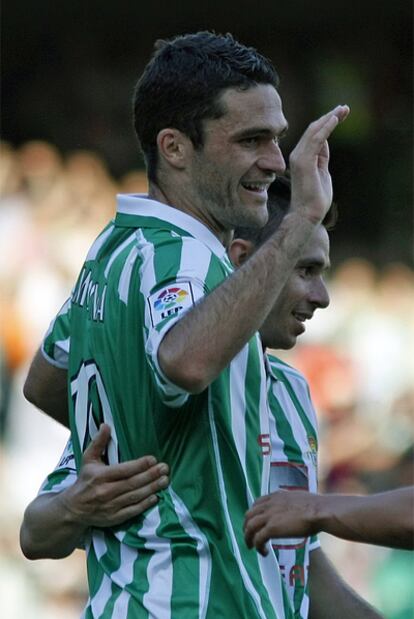 Jorge Molina y Rubén Castro celebran un gol del Betis