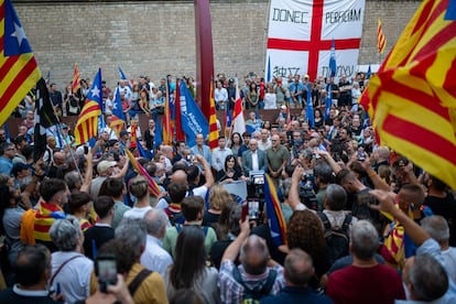 Sílvia Orriols, este miércoles en el Fossar de les Moreres, en Barcelona, en una ofrenda floral previa a la Diada.