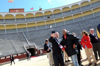 La plaza de toros se eligió como sede después de que se cayera por falta de presupuesto el pabellón de baloncesto que tenía previsto construir el Real Madrid en sus instalaciones de Valdebebas. "Ha sido verdaderamente impactante ver la imagen de la plaza con el graderío lleno por la copa Davis de tenis", ha destacado Alejandro Blanco.