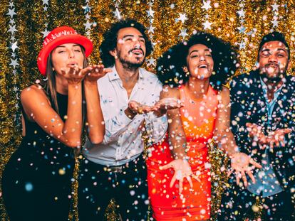 Disfruta de una gran variedad de complementos decorativos para hacer de la fiesta de Nochevieja algo inolvidable. GETTY IMAGES.