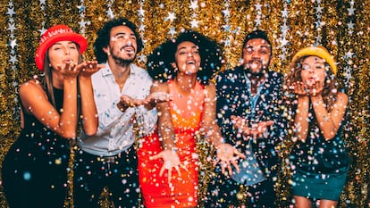 Disfruta de una gran variedad de complementos decorativos para hacer de la fiesta de Nochevieja algo inolvidable. GETTY IMAGES.