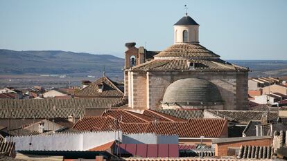 La mole del convento de concepcionistas franciscanas sobresale en La Puebla de Montalbán (Toledo).