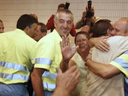 Los trabajadores celebran el acuerdo con la empresa