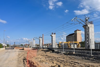 Obras de construcción de un viaducto en Palencia (Castilla y León) para la línea de Alta Velocidad a Cantabria, el pasado 8 de mayo.