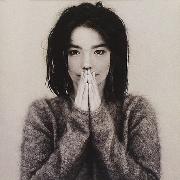 Bjork, fotografiada por Jean-Baptiste Mondino para la portada de su álbum 'Debut'. 