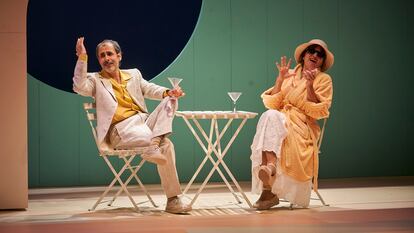 Silvia Abril y Lluís Villanueva en una escena de 'Esperant a Mr. Bojangles'.