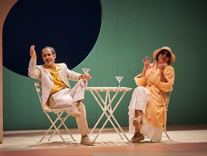 Silvia Abril y Lluís Villanueva en una escena de 'Esperant a Mr. Bojangles'.