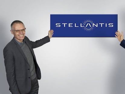 El consejero delegado y el presidente de Stellantis, Carlos Tavares John Elkann, respectivamente.