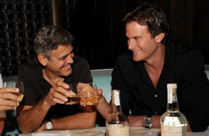 Clooney y Rande Gerber, socios fundadores de la marca de tequila Casamigos, en 2013.