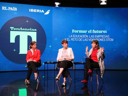 Silvia Pareja, senior Manager de Talento y Cultura de Iberia; Ainara Zubillaga, directora de Educación y Formación de la Fundación Cotec y Eva María Méndez Rodríguez, directora del grupo de investigación OpenScienceLab, durante el desayuno Tendencias Iberia, en el Taller de Ideas en Madrid.