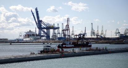 Obras del nuevo muelle de cruceros de Valencia.