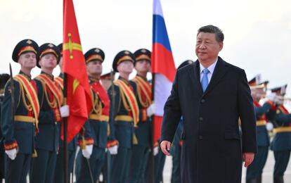 Xi Jinping, este miércoles tras aterrizar en Moscú.