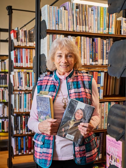 Kathy Converse, voluntaria estadounidense de la biblioteca Haskell.