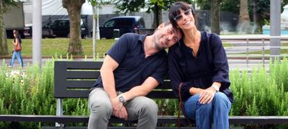Antonio Molero y Maribel Verdú, ayer en Bilbao antes de presentar 'El tipo de al lado'.