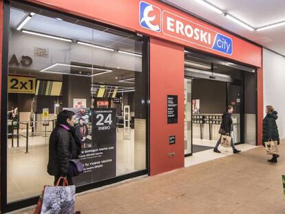 Eroski abrirá cinco centros este año, todos supermercados de barrio.