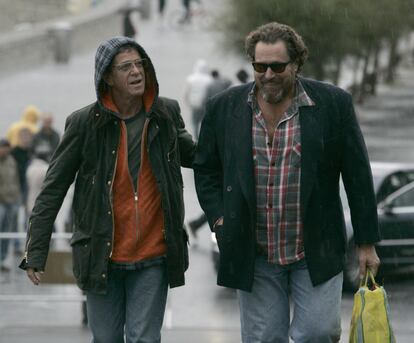 El músico Lou Reed y el director Julian Schnabel, en el Festival de Cine de San Sebastián, donde el segundo presenta la película "Berlín", que recoge algunas de las actuaciones del primero.