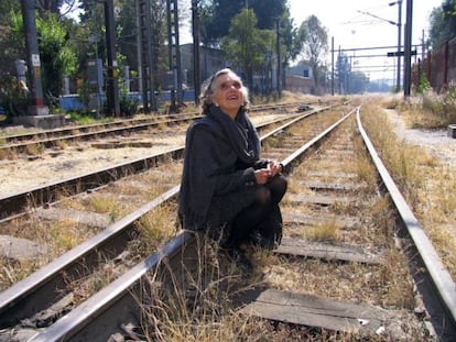 9 de enero de 2006. La escritora y periodista Elena Poniatowska, en la estación ferroviaria de Buenavista, en Ciudad de México.