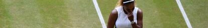 Serena Williams se lamenta durante la final en Londres.